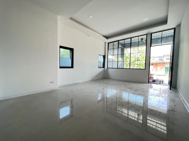 ให้เช่า สำนักงาน ออฟฟิศ  พร้อมโกดัง  สร้างใหม่ คลอง4  ลาดสวาย ลำลูกกา